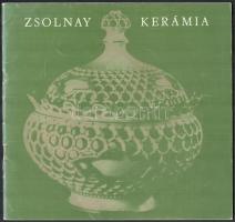 Hárs Éva: Zsolnay kerámia. Vezető az állandó kiállításhoz. Janus Pannonius Múzeum Művészeti kiadványai 34. Pécs, 1977, Szikra-ny. Fekete-fehér és színes képekkel gazdagon illusztrált. Jelzésekkel. Kiadói papírkötésben.