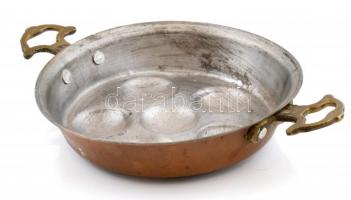 Tarkedli sütő két füllel, ónozott vörösréz, kopásnyomokkal, d: 16,5 cm, m: 3,5 cm