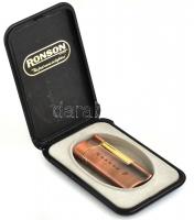 Ronson fém öngyújtó díszdobozban, gravírozott, "Apunak '96" felirattal, kis kopásokka...