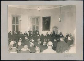 1934 Gyűlés, a háttérben Horthy Miklós képe, Kopffstein Ferencz fotója, kartonra kasírozva, pecséttel jelzett, 23x16 cm