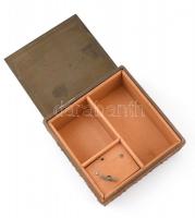 Vörösréz iparművész zenélő doboz, fa betéttel, tárolórekeszekkel, a Love Story dallamával. Jelzett, ...