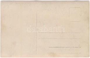 SMS Zrínyi az Osztrák-Magyar Haditengerészet Radetzky-osztályú pre-dreadnought csatahajó fedélzete, ...