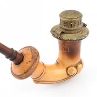 Tajtékpipa jelzett, fém szerelékkel. 11 cm, szárral