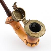Tajtékpipa jelzett, fém szerelékkel. 11 cm, szárral