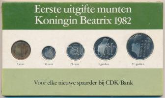 Hollandia 1982. 5c-2 1/2G (5xklf) Az első érmekibocsátás Beatrix királynő uralkodása alatt CDK Bank díszkiadásában T:1-2 kis patina Netherlands 1982. 5 Cent - 2 1/2 Gulden (5xdiff) The first coin issuance during the reign of Queen Beatrix in CDK Banks original case C:UNC-XF small patina