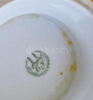 Schlaggenwald porcelán szószos kínáló. Aranyozott, jelzett, kis kopással. d: 14 cm, m: 16 cm