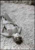 cca 1986 Menesdorfer Lajos (1941-2005) budapesti fotóművész hagyatékából 11 db vintage NEGATÍV, 6x6 ...