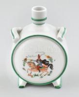 Zsolnay huszárt ábrázoló porcelán kulacs, matricás/kézzel festett, jelzett, kis kopásokkal. m: 11 cm