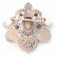 Ezüst (Ag) díszes, puttófejjel díszített bross, jelzett, 4x4 cm, nettó: 15,29 gr