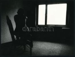 cca 1979 Gedeon Péter fotóművész feliratozott vintage fotóművészeti alkotása (Az én szobám), 16x21,5 cm