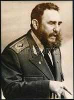 1979 Fidel Castro ünnepi beszédet mond a kubai nemzetgyűlés ünnepi ülésén, sajtófotó feliratozva, a kép részben barnás tónusú, 18x13 cm