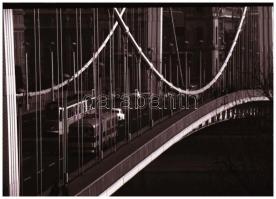 cca 1973 Budapest, villamosok az Erzsébet hídon, Magyar Alfréd budapesti fotóművésztől 4 db vintage NEGATÍV, de csak kettőn szerepel villamos motívum, 24x36 mm