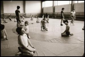 cca 1982 A birkózó sport utánpótlásának nevelése, gyermekek edzésen és mérkőzés közben, Magyar Alfré...