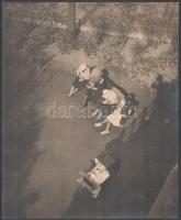 cca 1935 Kinszki Imre (1901-1945) budapesti fotóművész hagyatékából pecséttel jelzett, nagyméretű vintage fotóművészeti alkotás (Tavaszi napsütésben), 28x23 cm
