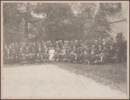 cca 1905 Komárom, katonatisztek sok kitüntetéssel, csoportkép, Bokor Gyula fényképész felvétele, 16,...