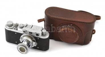 Zorkij szovjet távmérős fényképezőgép, Industar-22 50 mm f/3,5 objektívvel, eredeti bőr tokjában / vintage Russian rangefinder camera, in original leather case