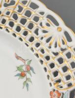 Herendi áttört csipkebogyó mintás dísztál. Kézzel festett, jelzett, hibátlan d: 24 cm