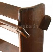 Kézzel készített fa könyvespolc. XX. sz. közepe, magyar. Csapolt, lakkozott, kis kopásokkal. 60x90x2...