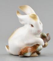 Zsolnay porcelán nyuszi, kézzel festett, jelzett, sérüléssel, m: 6,5 cm