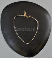 Retró kerámia fali tál, kézzel festett, jelzés nélkül, kis kopásnyomokkal, 27×24 cm