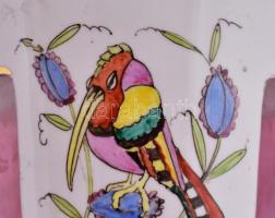 Antik papagájos dekoratív üvegpohár, anyagában színezett, kézzel festett, hámozott. Jelzés nélkül, k...