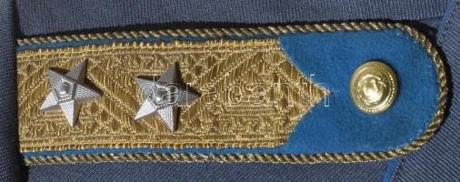 Rendőr alezredesi egyenruha a Kádár korból. Komplett díszegyenruha, kabáttal, csizmával, néhány kitü...