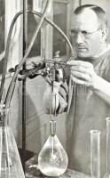 1937 Jenaer Glas für Laboratorien, Schott & Gen. Jena. Jénai üveg laboratóriumi edényeket bemuta...