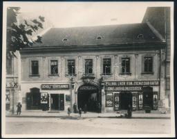 cca 1920-1940 Pécs, Scholz-féle sörcsarnok, pálinka, likőr, rum és cognac gyári raktár, fotó, 16,5x13 cm