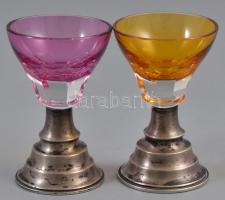 Ezüst (Ag) talpu kupicás pohárkák 2 db. Jelzett, színezett üveggel. m: 8 cm