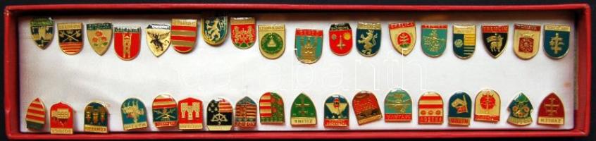 Szlovákia "Városok címerei" 36db-os jelvény-sorozat, mind klf T:1,2 Díszdobozban.