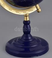 Exkluzív, kő berakásos földgömb. Műkő talppal, gyöngyház és különféle műkőből kirakott országokkal. ...