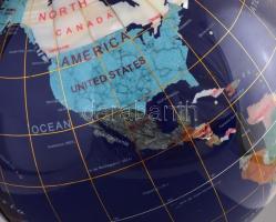 Exkluzív, kő berakásos földgömb. Műkő talppal, gyöngyház és különféle műkőből kirakott országokkal. ...