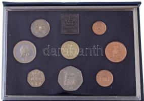 Nagy-Britannia 1984. 1/2p-1Ł (8xklf) forgalmi sor lezárt dísztokban, kihajtogathatós műbőr tokban T:PP fo.  Great Britain 1984. 1/2 Penny - 1 Pound (8xdiff) coin set in sealed case, in foldable faux lether case C:PP spotted