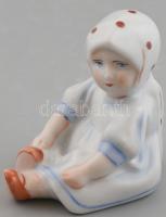 Zsolnay porcelán kislány figura, kézzel festett, jelzett, egészen apró kopásnyomokkal, m: 7 cm