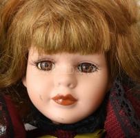 3 db porcelán fejű és lábú baba, kis kopásnyomokkal, kissé szennyezett ruhával, h: kb. 45 cm