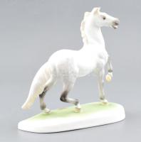 Herendi porcelán ló, kézzel festett, jelzett, ragasztásnyommal. h: 17,5 cm, m: 18 cm