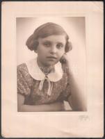 cca 1900-1930 össz 10 db fotó kartonon, többségében műtermi portré, közte néhány iskolai osztálykép,...