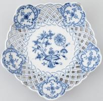Meisseni porcelán áttört fali dísztál, virágmintás, máz alatti kék festéssel. Jelzett, kis kopásokka...