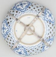 Meisseni porcelán áttört fali dísztál, virágmintás, máz alatti kék festéssel. Jelzett, kis kopásokka...