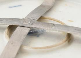 Meisseni porcelán áttört fali dísztál, virágmintás, máz alatti kék festéssel. Jelzett, kis kopásokka...