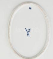 Meisseni porcelán nagyméretű tál, virágos-hagymás mintával, máz alatti kék festéssel. Jelzett, a szé...