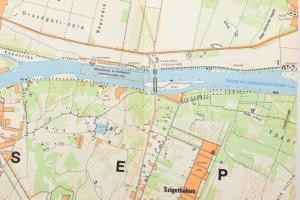 1982 A Duna vízisport-térképe Esztergomtól Dunaújvárosig 1719-1580 fkm-ig, kiadja: Cartographia, 492...