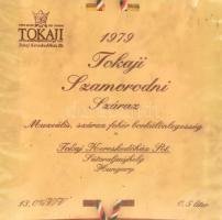 1979 Tokaji szamorodni száraz fehérbor. Tokaj kereskedőház. Díszdobozos bontatlan palack