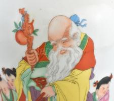 Kínai váza. Mester a tanítványaival. Részben kézzel festett, jelzés nélkül, feliratos, kopásokkal. 3...