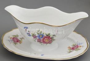 Hollóházi hat személyes étkészlet hozzá plusz 6 db mély tányérral. Matricás, jelzett, hibátlan