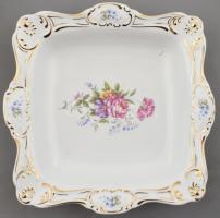 Hollóházi hat személyes étkészlet hozzá plusz 6 db mély tányérral. Matricás, jelzett, hibátlan