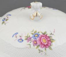 Hollóházi hat személyes étkészlet hozzá plusz 6 db mély tányérral. Matricás, jelzett, hibátlan