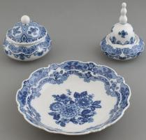 Wilhelmsburg porcelán tétel: tál, csengő, bonbonniere, kínáló. Máz alatti kék festéssel, jelzettek, hibátlanok. Tál d: 27 cm