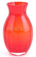 Dartington piros üveg váza, jelzett, tetején lepattanással, eredeti dobozában. m: 15 cm