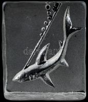 Cápamotívumos üveg asztali dísz, jelzés nélkül, kis kopásnyomokkal, 9,5×8 cm